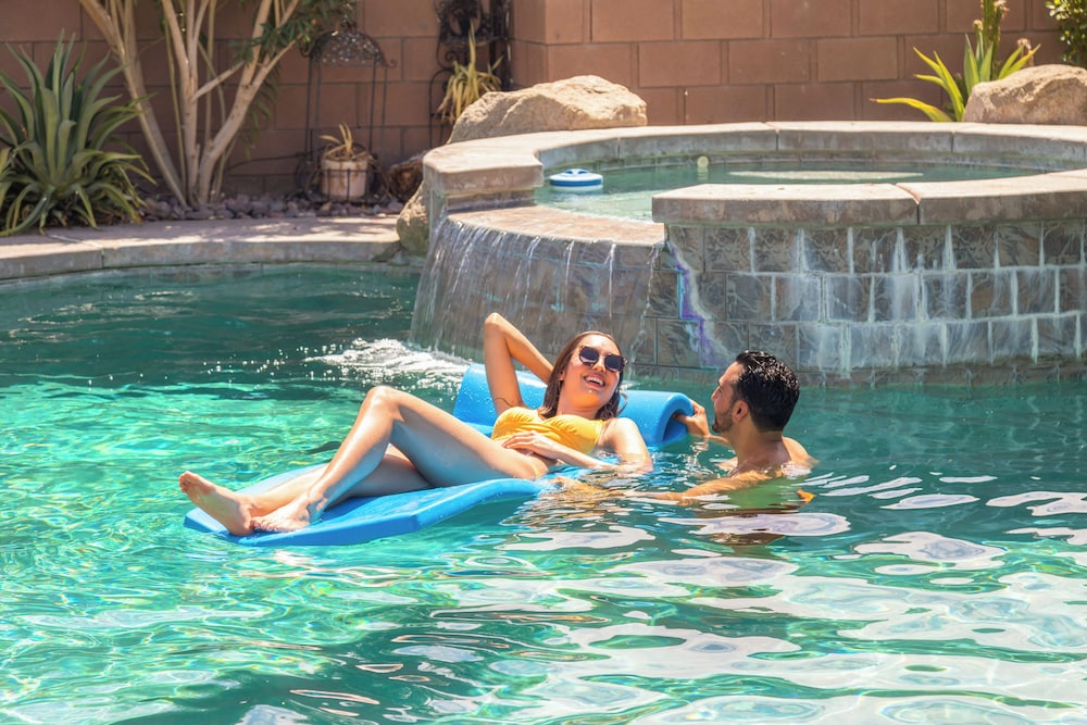 4BR Retro Game Room Theater Pool & Spa - photo 13