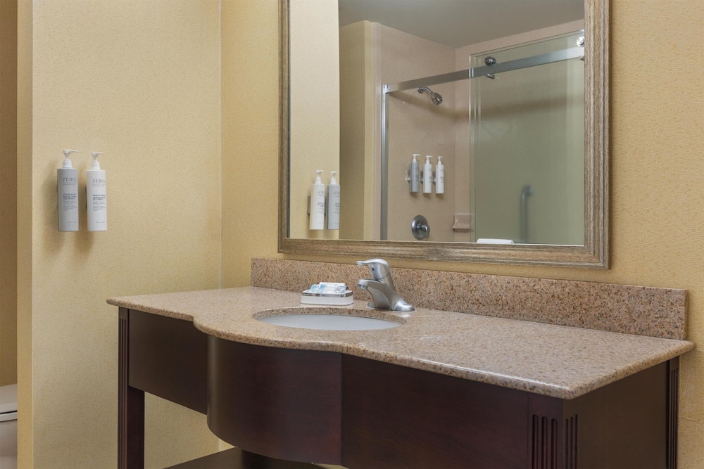 Hampton Inn Pendleton - photo 20