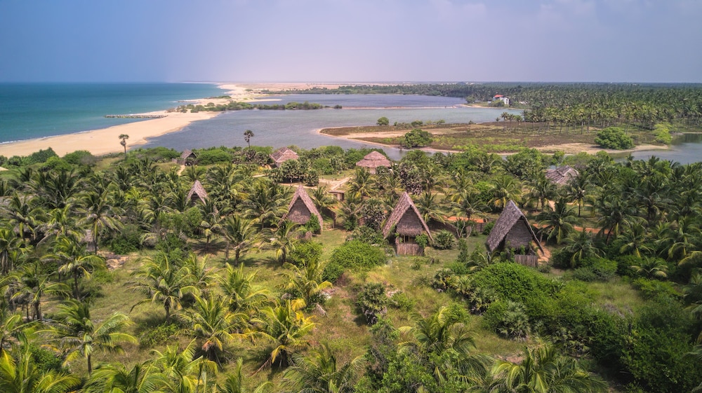 Elements Beach & Nature Resort - carbon neutral hotel in Puttalam