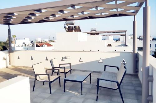 Nissini Blanco 3 bedroom villa with private pool 5 min to the beach