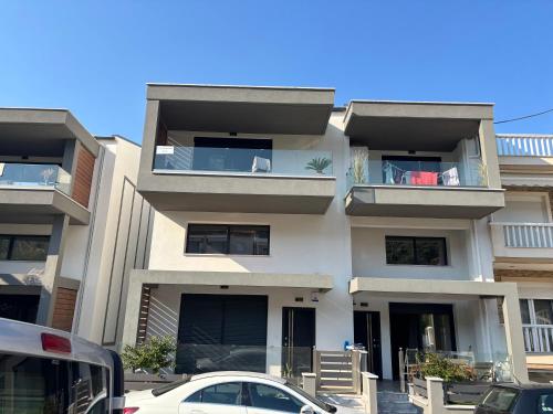 Éva Apartman house — 4-Star Luxury Hotel in Nea Iraklitsa, Greece