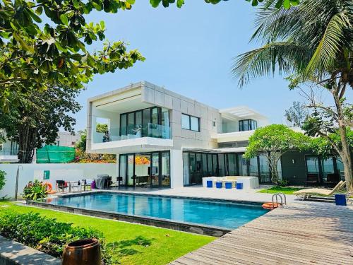 Premium Beachfront Villa 5 Bedrooms 1000M2 Sanctuary Ho Tram Resort Ll Bbq in Vung Tau, Vietnam
