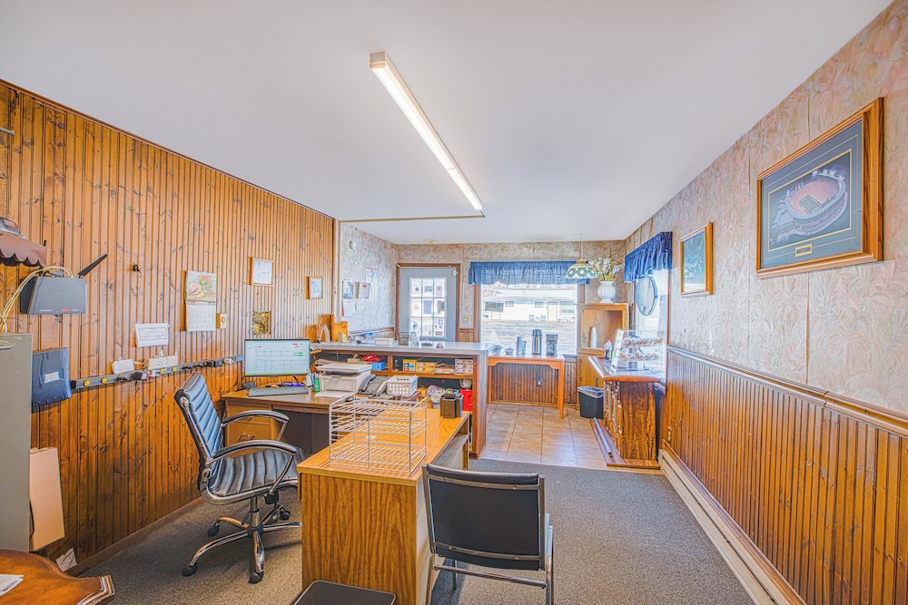 Love Hotels Tomahawk by OYO at Lake Mohawksin WI - photo 4