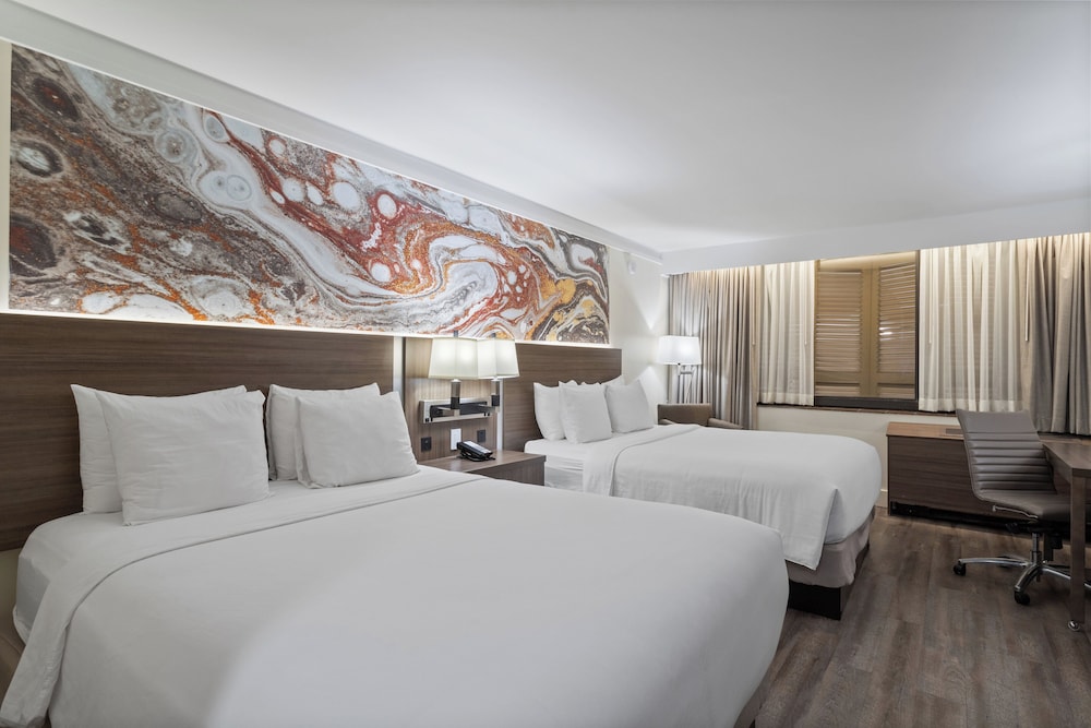 Crowne Plaza Executive Center Baton Rouge by IHG - photo 36
