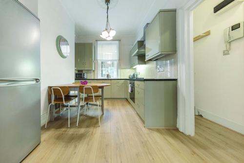 Beautiful Flat in Westminster — 4-Star Luxury Hotel in London, United Kingdom