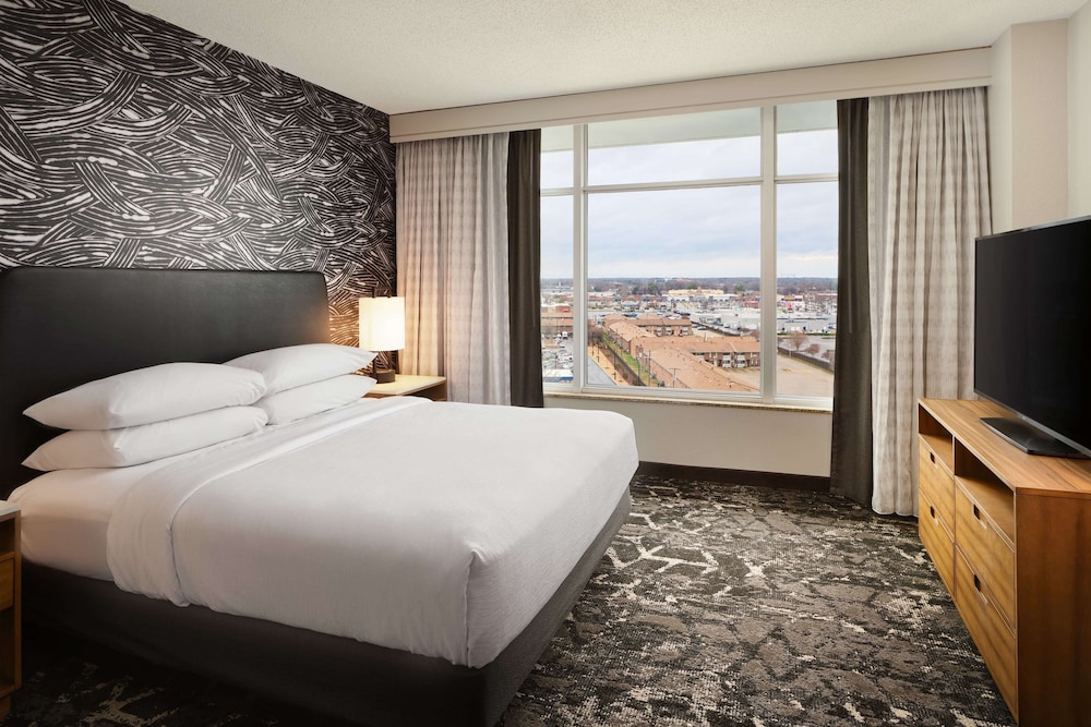 Embassy Suites by Hilton Hampton Convention Center - photo 9