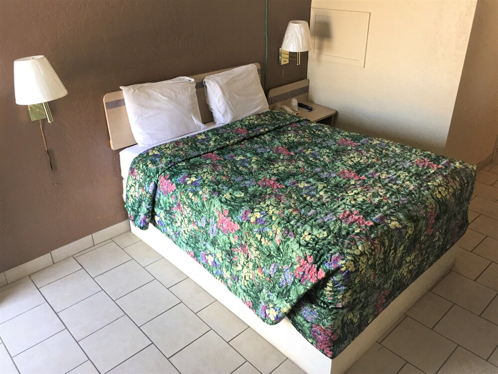 Economy Inn Lawton - photo 15