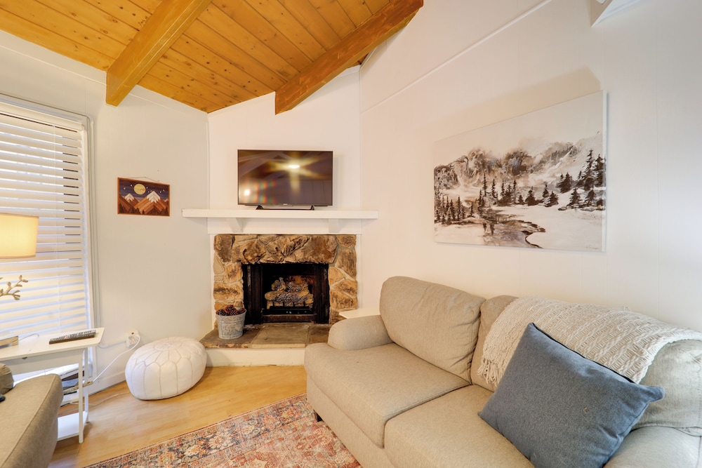 1 Mi to Beech Mountain Resort: Comfy Condo - photo 4