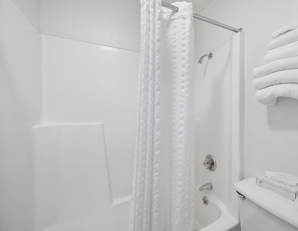 Americas Best Value Inn Grand Forks - photo 21