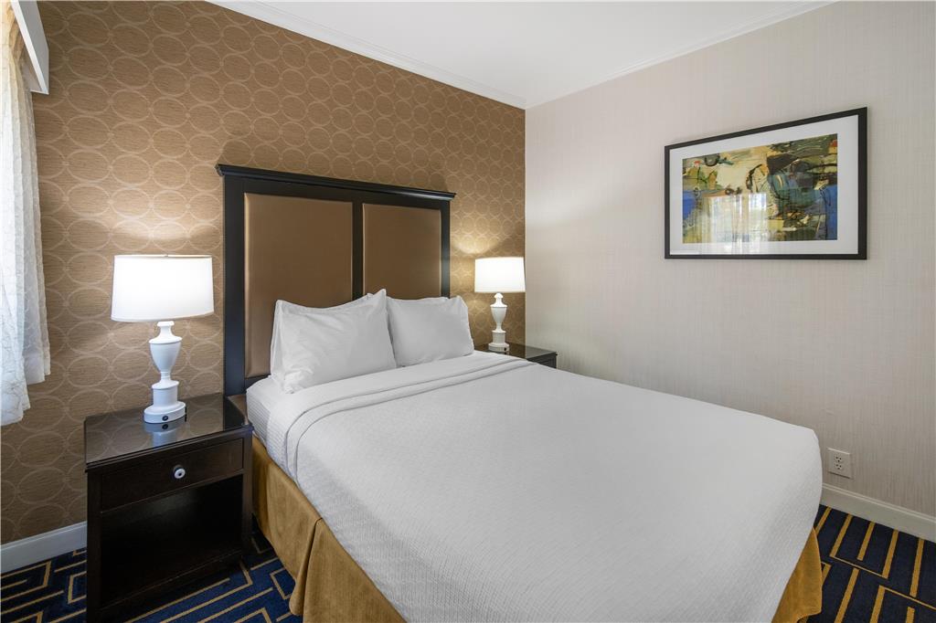 Best Western Plus Palm Court Hotel - photo 26