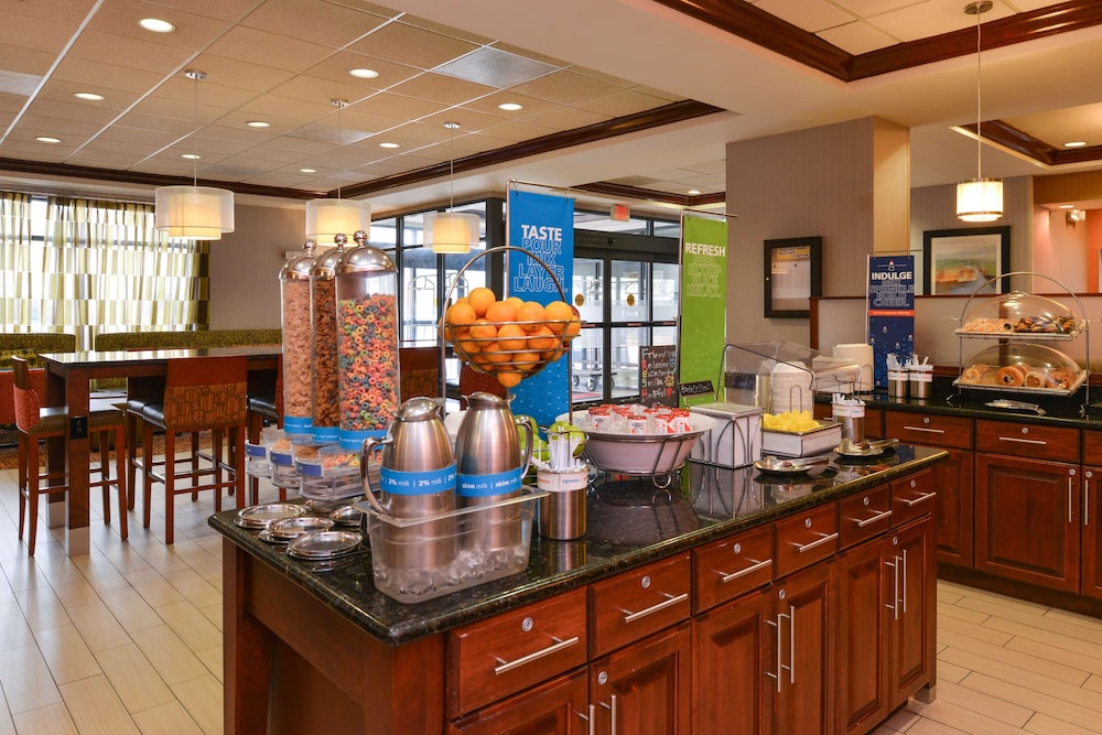 Hampton Inn College Park - photo 45