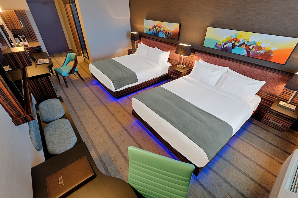 Hotel Clique Calgary Airport