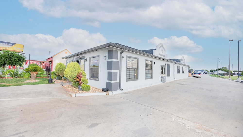 Executive Inn of Hondo - photo 25