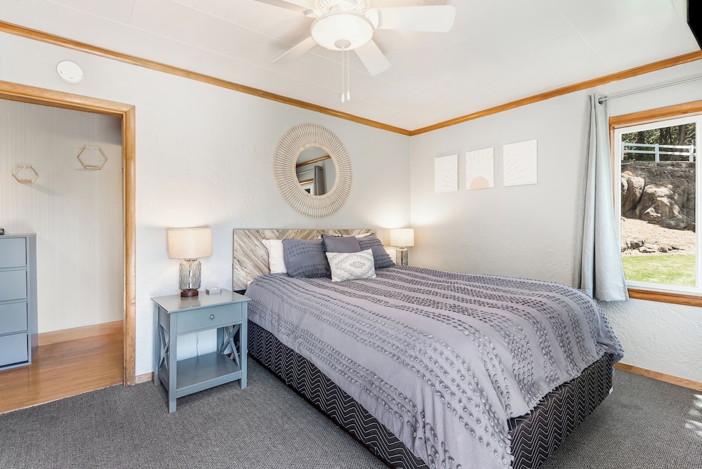 Bend Riverside Inn & Suites - photo 110