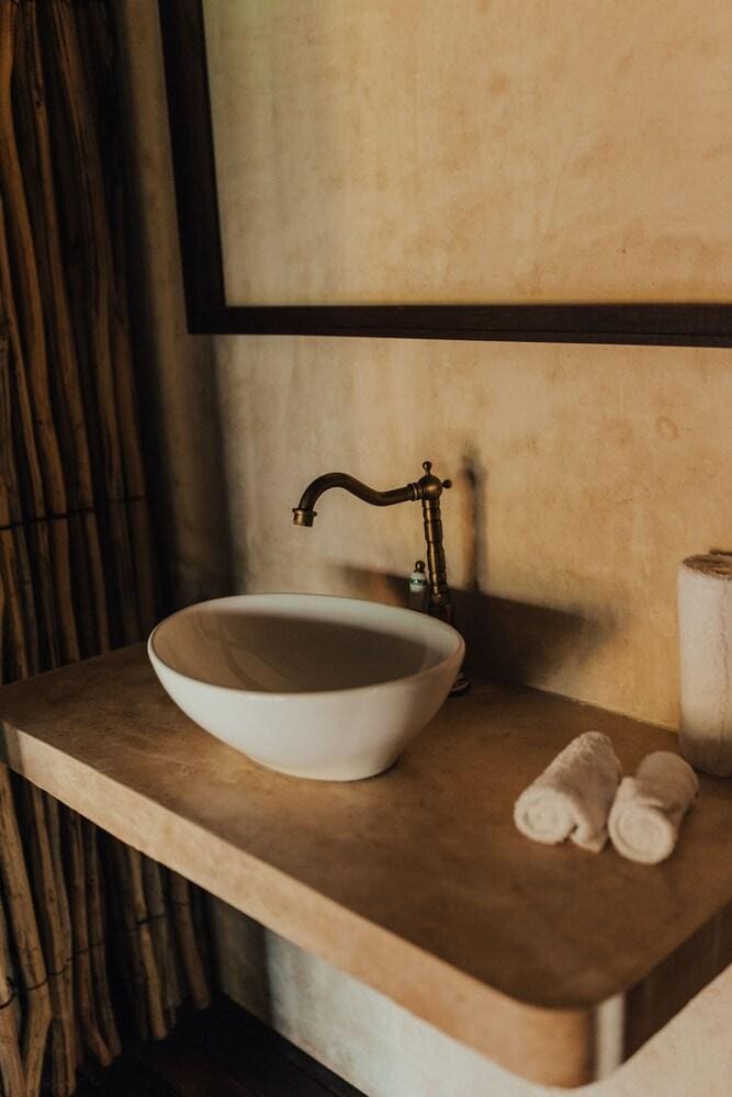 Radhoo Tulum