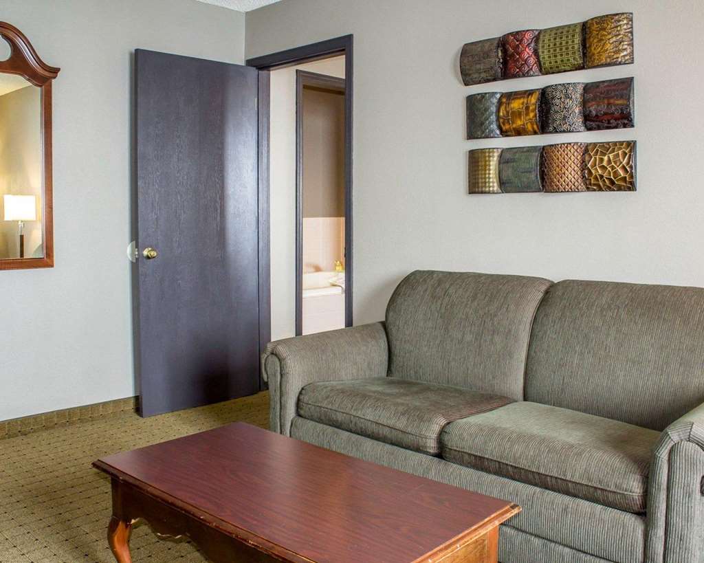 Econo Lodge Ames Area - photo 26