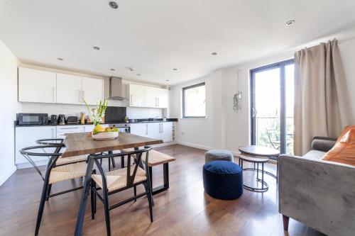 Modern 3 Bed & 3 Bathrooms Flat Hackney Downs — 4-Star Luxury Hotel in London, United Kingdom