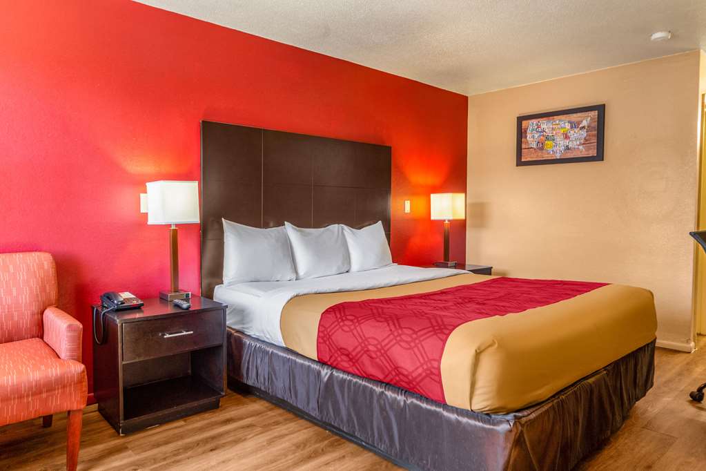 Econo Lodge Meridian South - photo 8