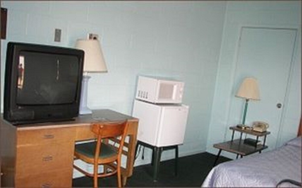 Holiday Host Motel - photo 6