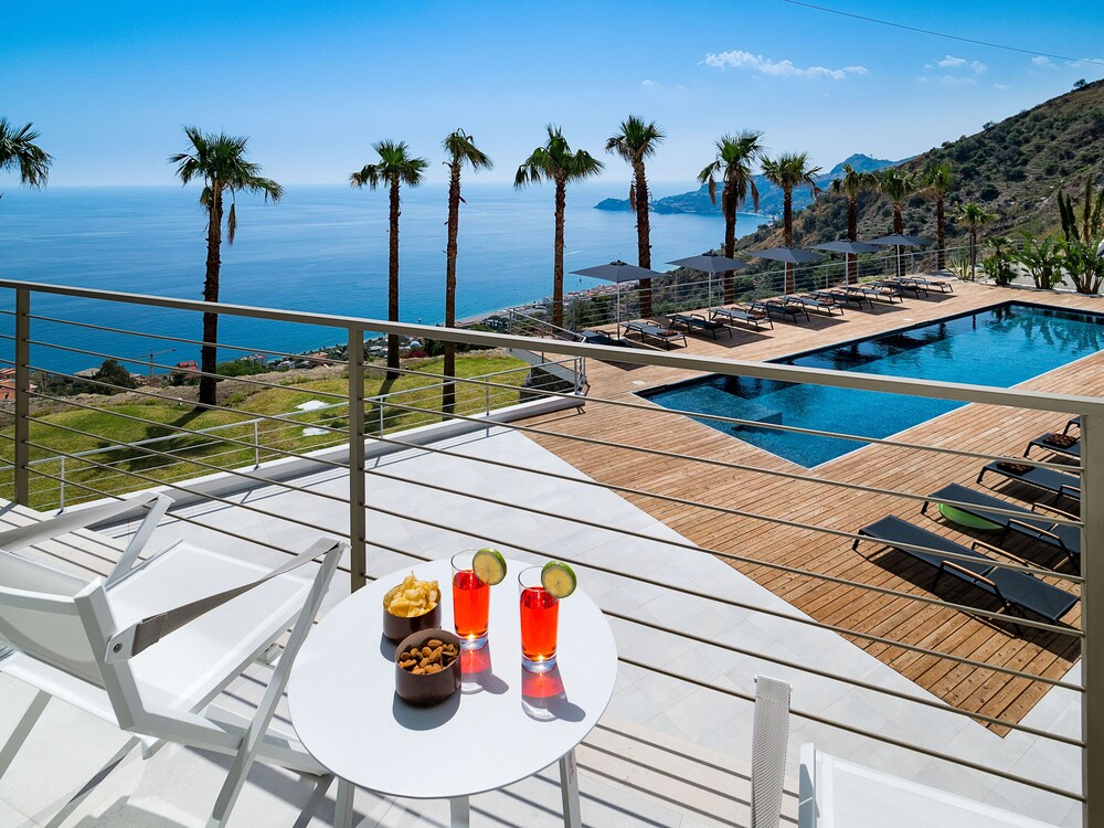 Villa Alexandra — 4-Star Luxury Hotel in Letojanni, Italy