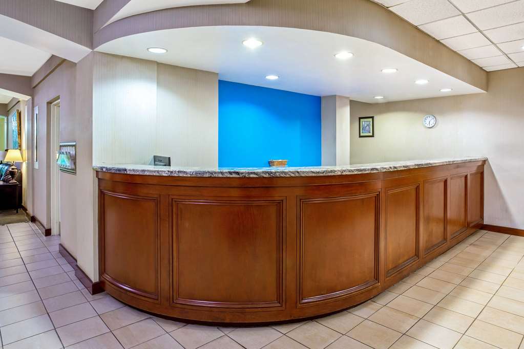 La Quinta Inn & Suites by Wyndham Stamford New York City - photo 11