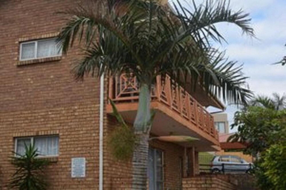 Beachfront Cabanas 6059015 — Amanzimtoti