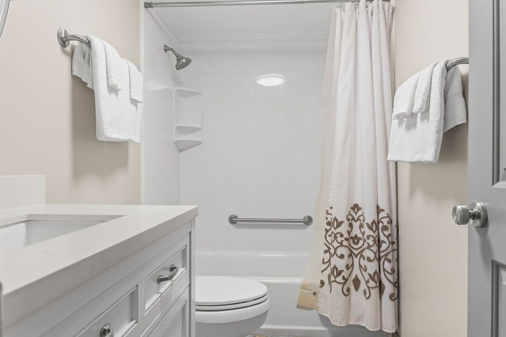 Gulf Tower 8b 2 Bedroom Condo by RedAwning - photo 18