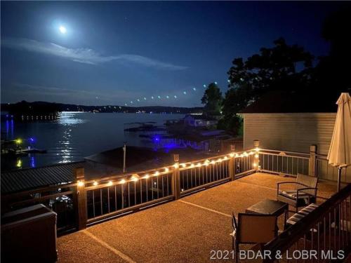 Serene Duplex Lakefront Retreat: sleeps up to 20 in Rocky Mount, United States