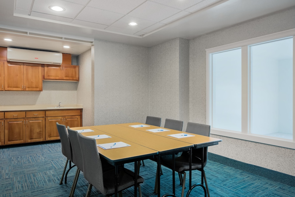 Holiday Inn Express Hotel & Suites Oroville Lake by IHG - photo 33