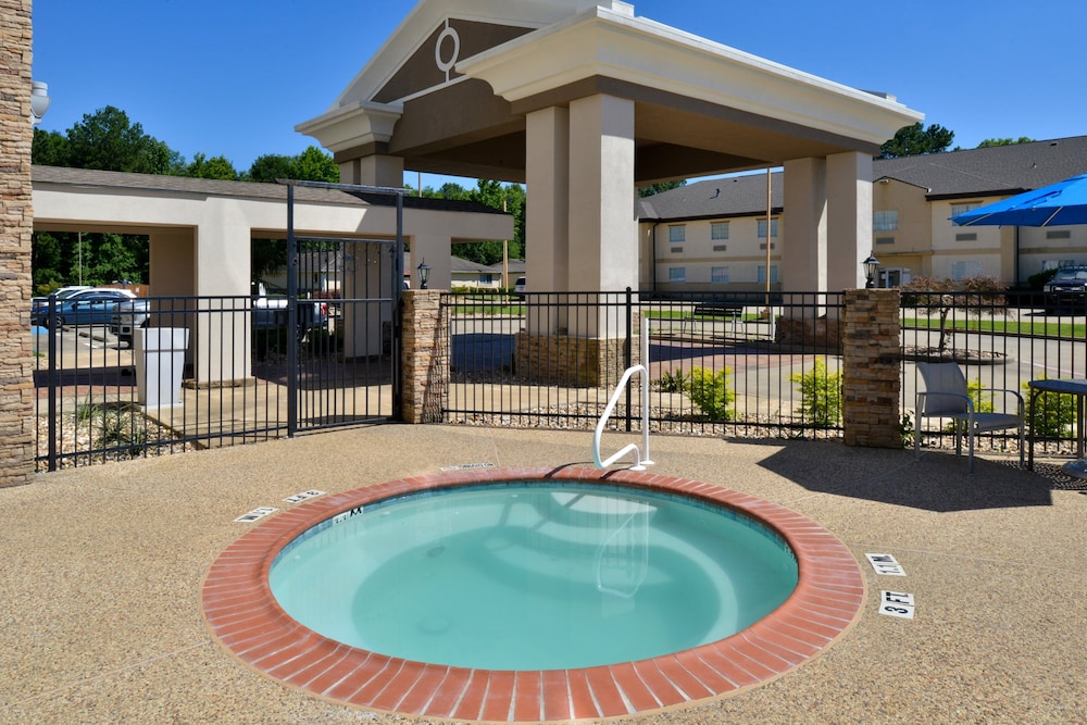 Holiday Inn Express & Suites Carthage by IHG - photo 53