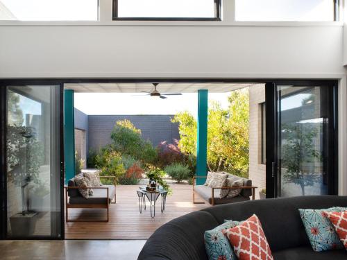 Arenas South 3 bedroom 2 bathroom home — 4-Star Luxury Hotel in Daylesford, Australia
