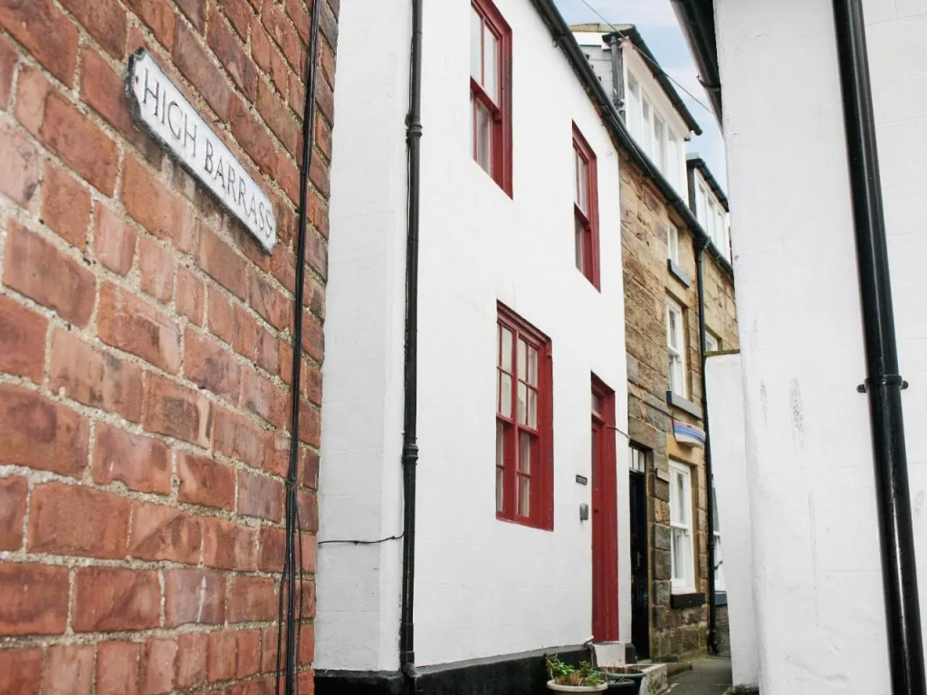 Castleton House