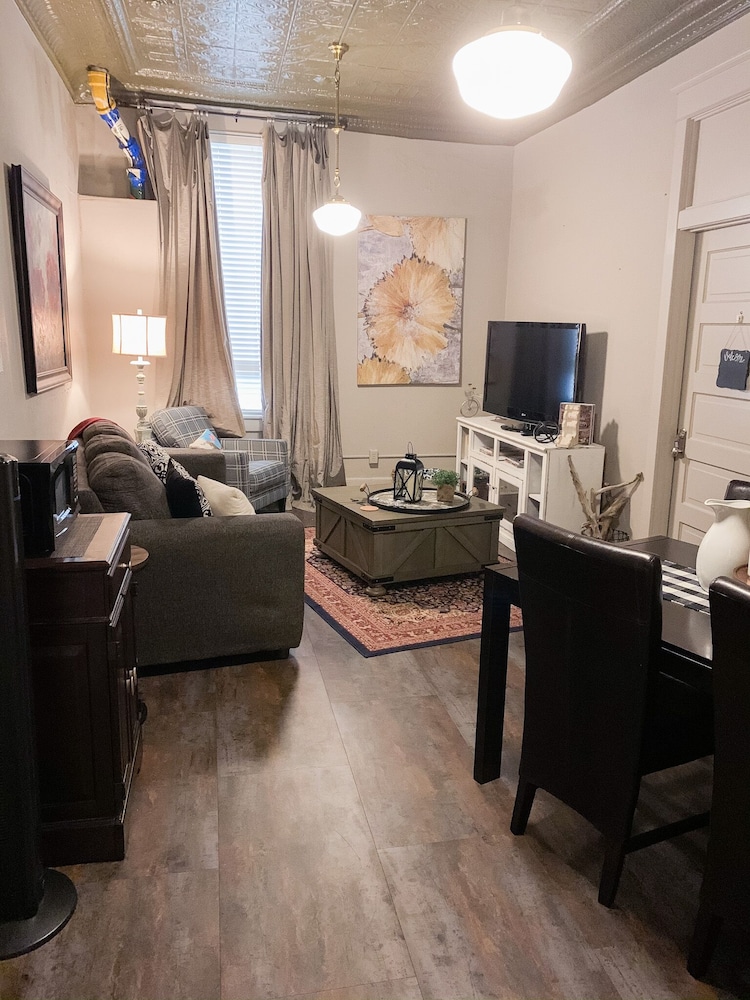 The Loft on the Square Guest Suites - photo 20