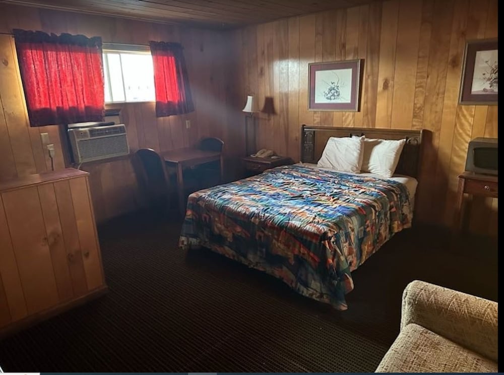 Love Hotels Western Holiday by OYO at Harlan Lake NE - photo 5
