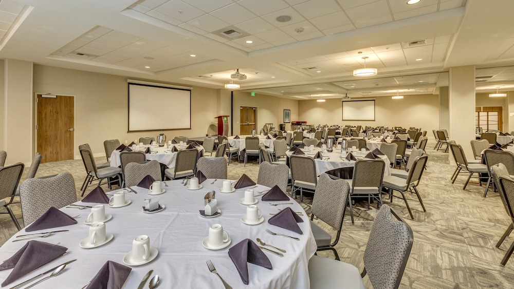 Holiday Inn & Suites Bellingham by IHG - photo 97