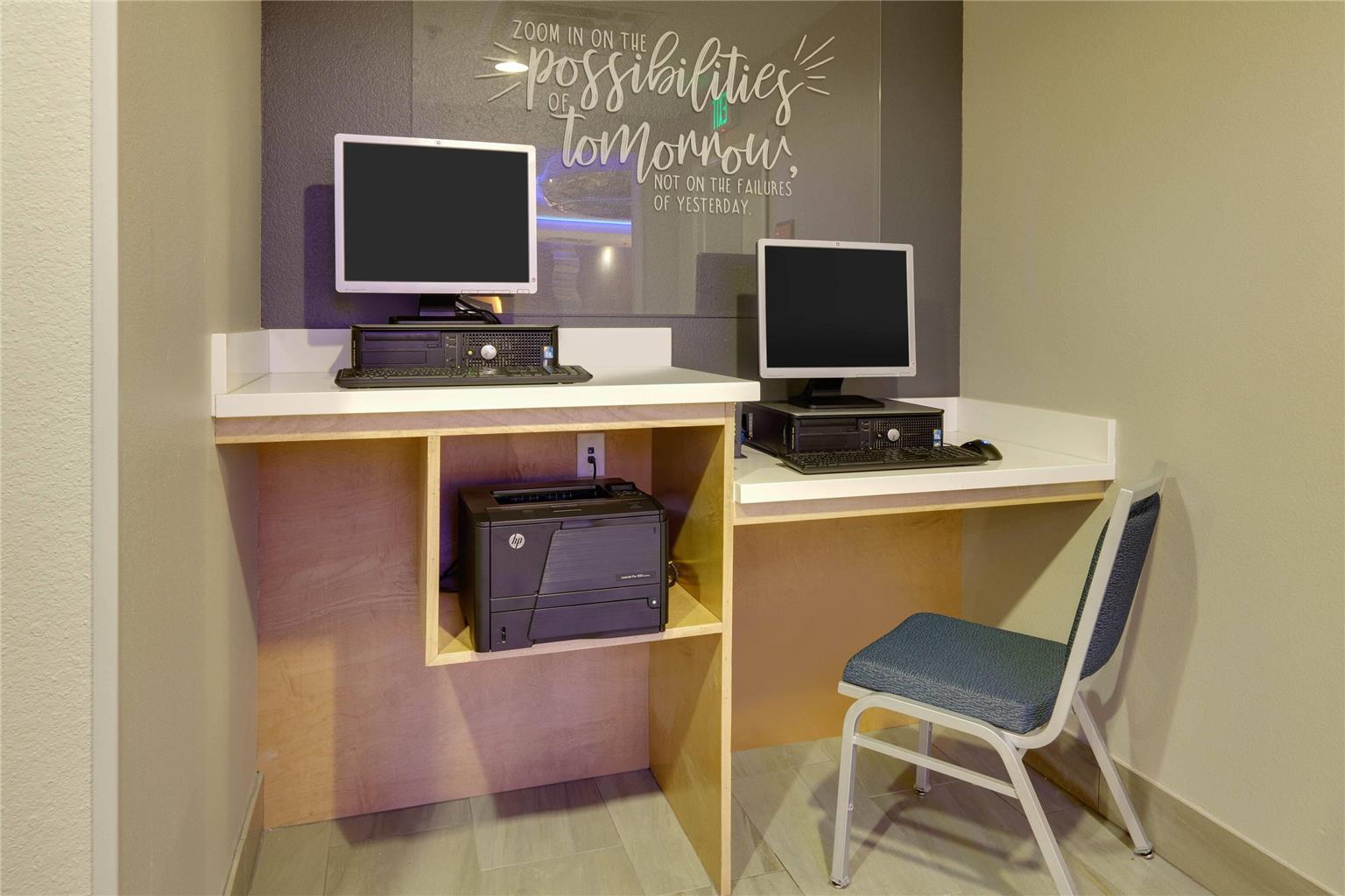La Quinta Inn & Suites by Wyndham Dallas Love Field - photo 31