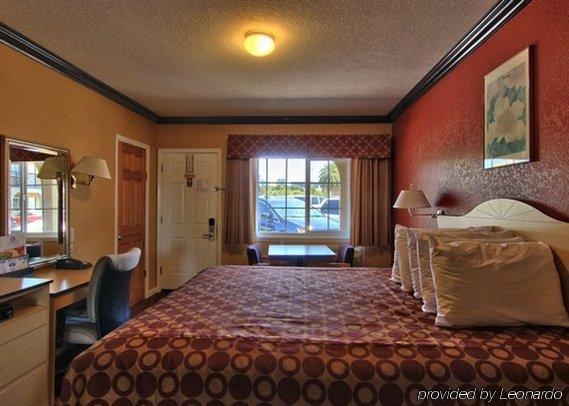 Rodeway Inn Capitol - photo 4