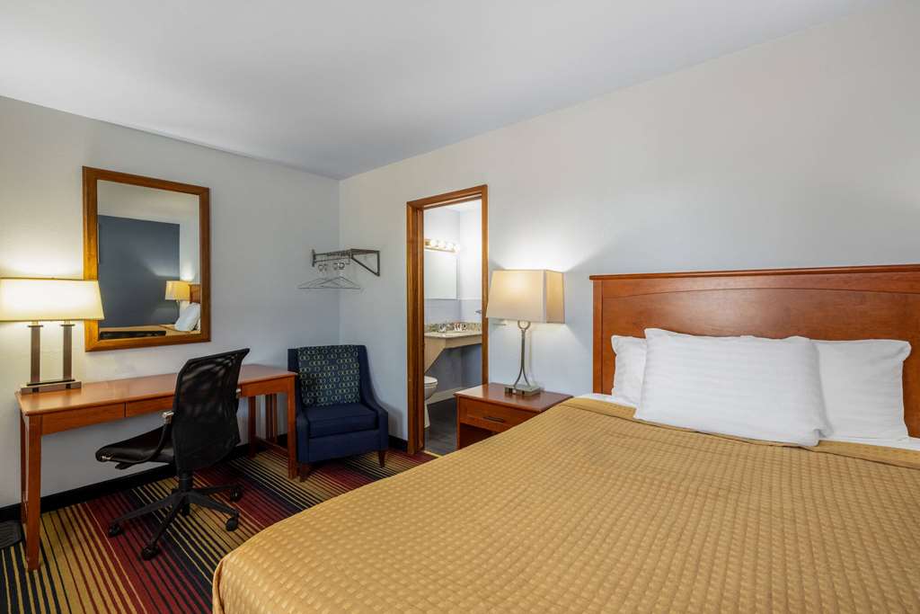 Travelodge by Wyndham Spirit Lake Okoboji - photo 17