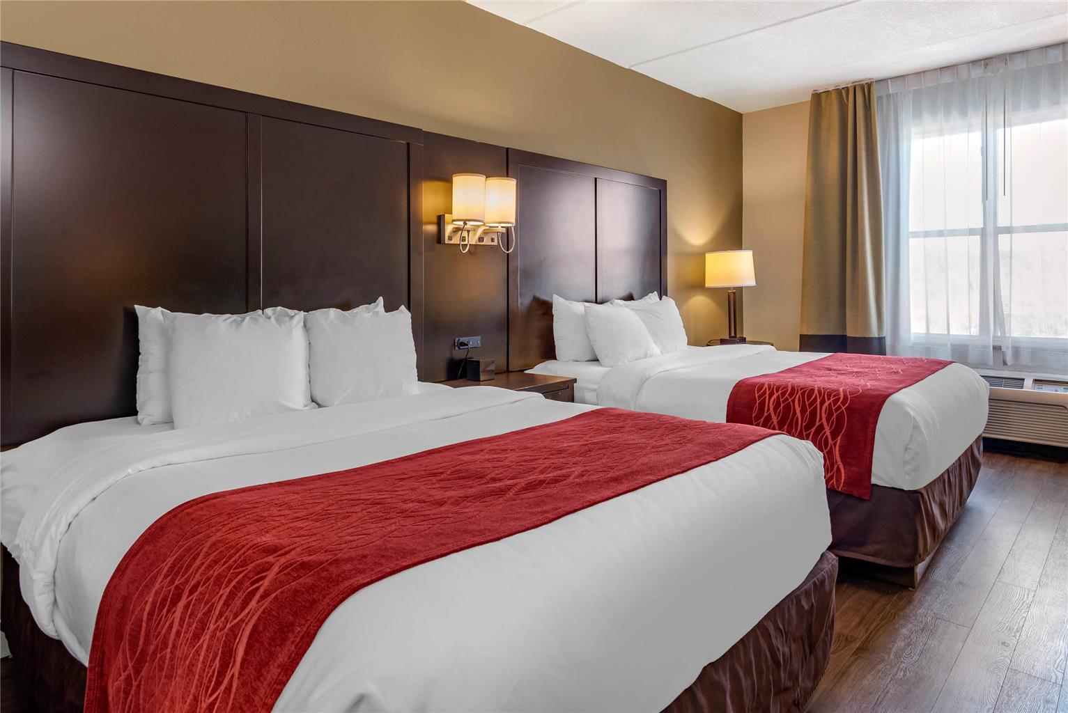 Comfort Inn & Suites near Six Flags - photo 8