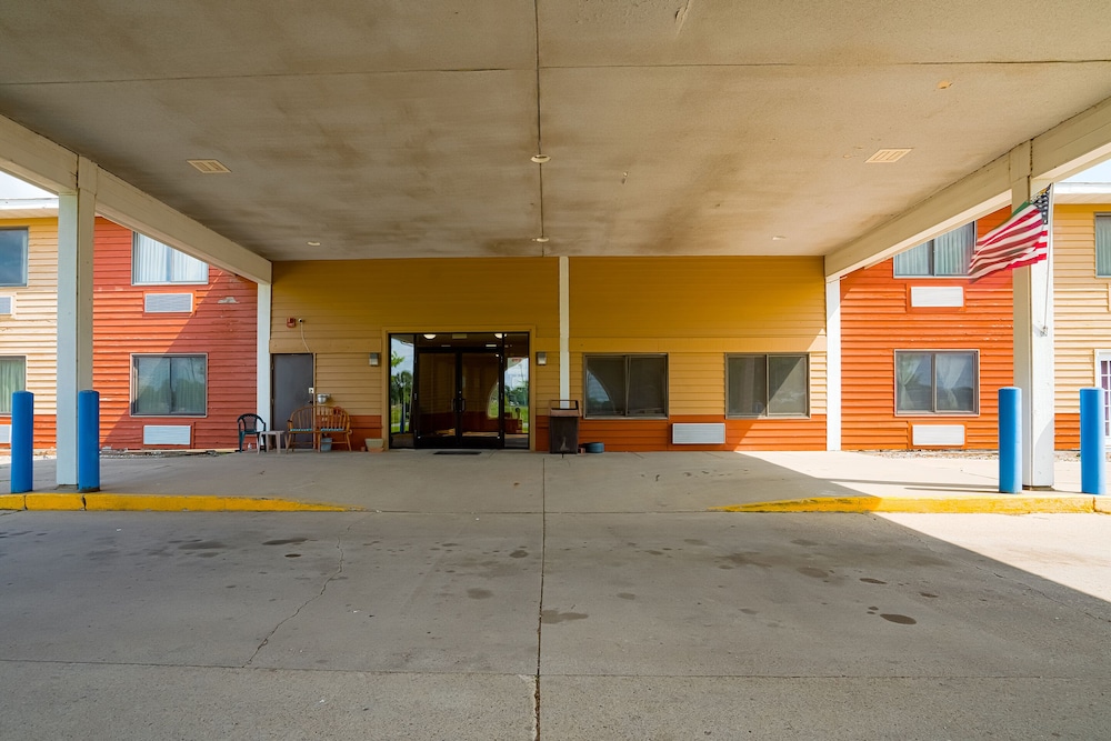 OYO Hotel Redwood Falls near Jackpot Casino - photo 58