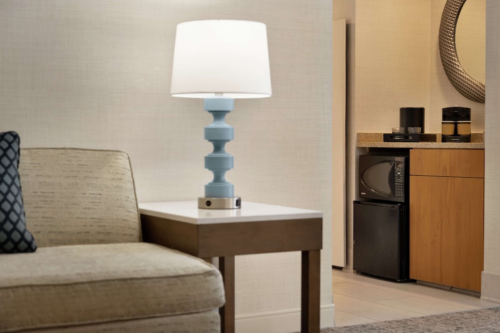 Embassy Suites by Hilton Philadelphia Valley Forge - photo 18