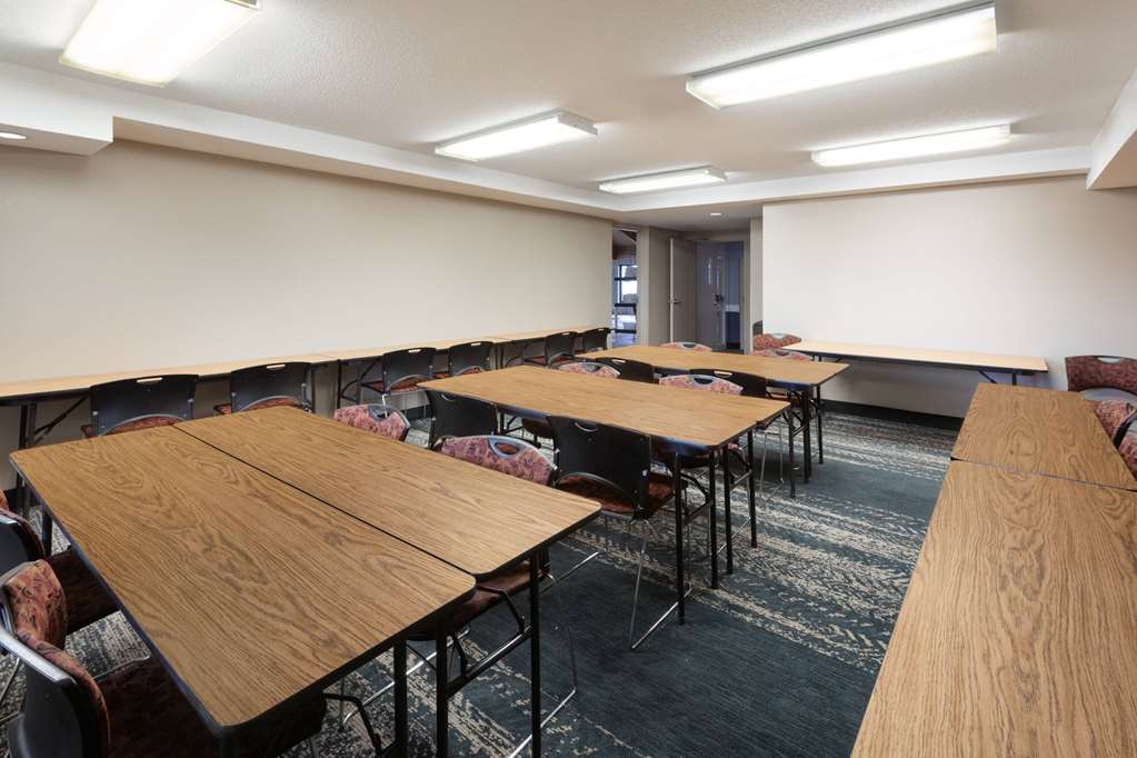 AmericInn by Wyndham North Branch - photo 35