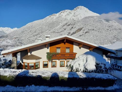 Apart Franzi — 4-Star Luxury Hotel in Arzl Im Pitztal, Austria