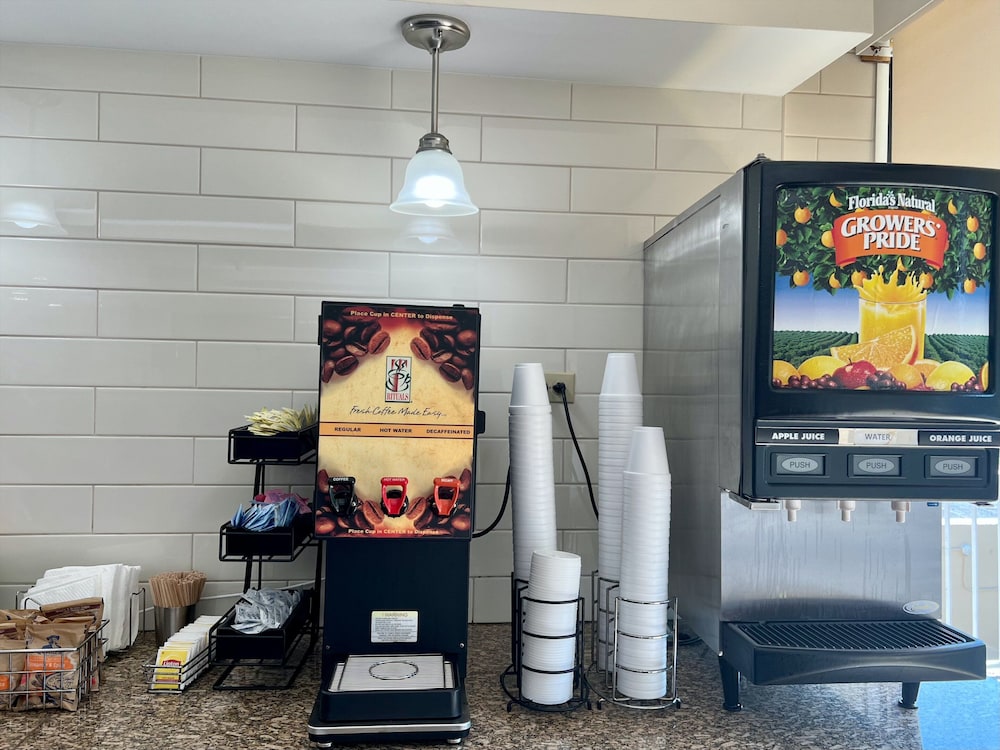 Red Roof Inn Charlottesville - photo 3