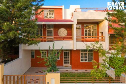 Ganga’s Jewel Breakfast Included at Rishikesh by StayVista in Rishikesh, India