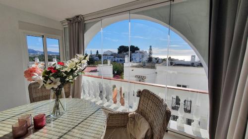 Stilfullt semesterhus nära pool och strand. in Nerja, Spain