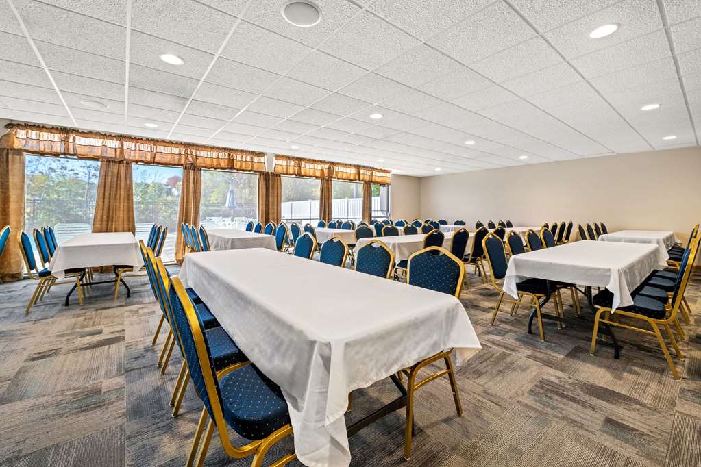 Days Inn by Wyndham Dubuque - photo 29
