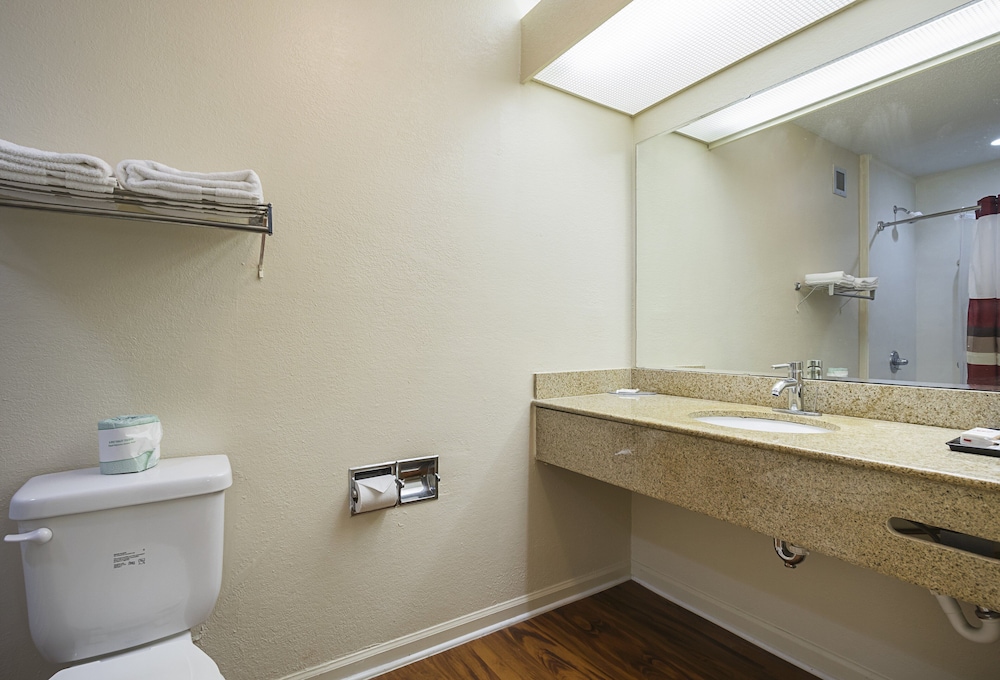 Red Roof Inn & Suites Scottsboro - photo 30