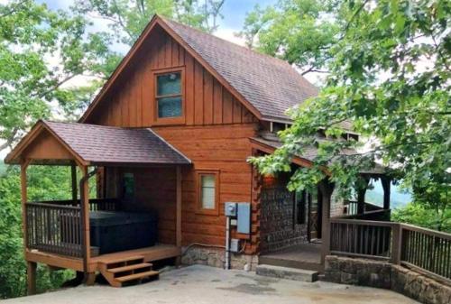 Love Shack - carbon neutral hotel in Pigeon Forge