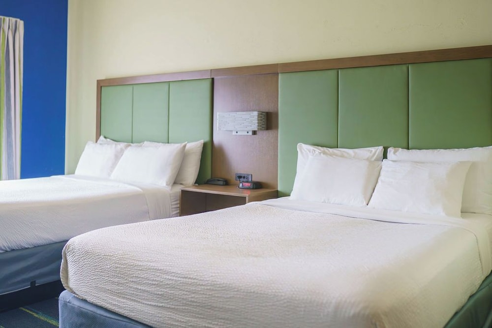 Triple Play Resort Hotel & Suites - photo 19